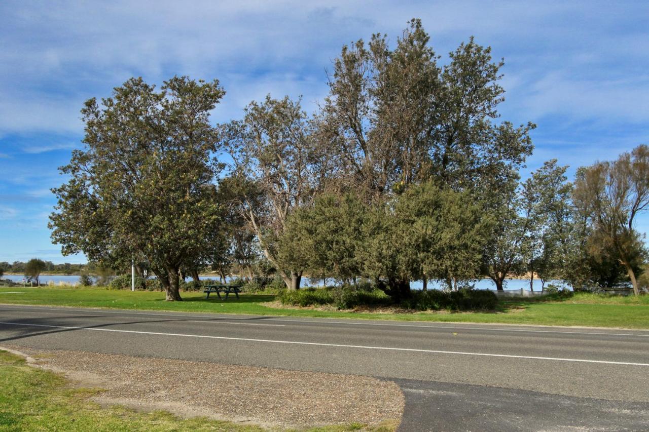 לייקס אינטרנס Cunningham Shore Motel מראה חיצוני תמונה
