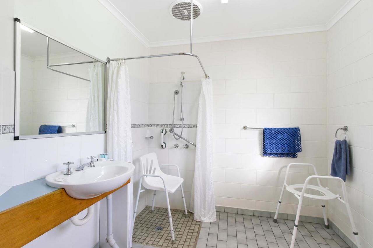 לייקס אינטרנס Cunningham Shore Motel מראה חיצוני תמונה