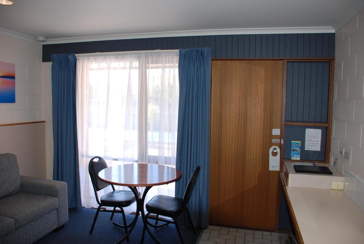 לייקס אינטרנס Cunningham Shore Motel מראה חיצוני תמונה