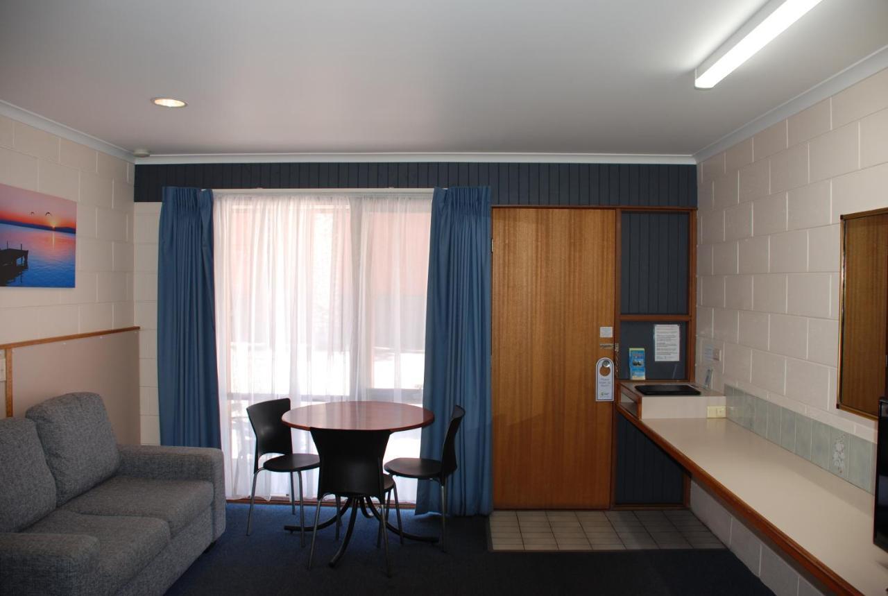 לייקס אינטרנס Cunningham Shore Motel מראה חיצוני תמונה