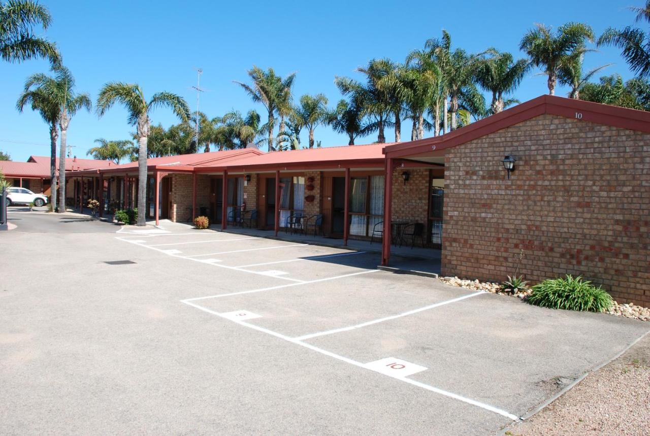 לייקס אינטרנס Cunningham Shore Motel מראה חיצוני תמונה