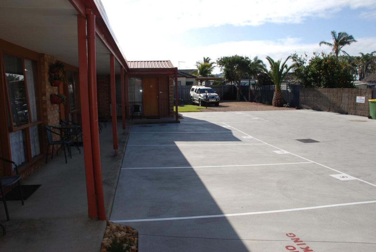 לייקס אינטרנס Cunningham Shore Motel מראה חיצוני תמונה
