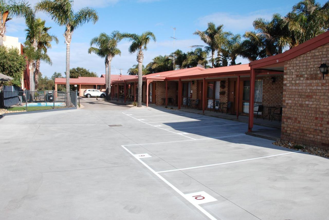 לייקס אינטרנס Cunningham Shore Motel מראה חיצוני תמונה