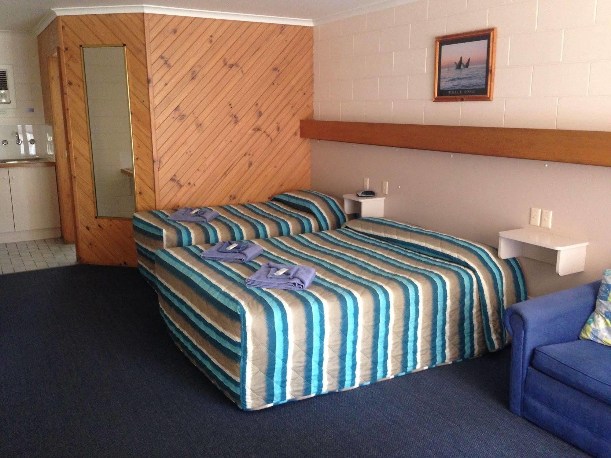 לייקס אינטרנס Cunningham Shore Motel מראה חיצוני תמונה