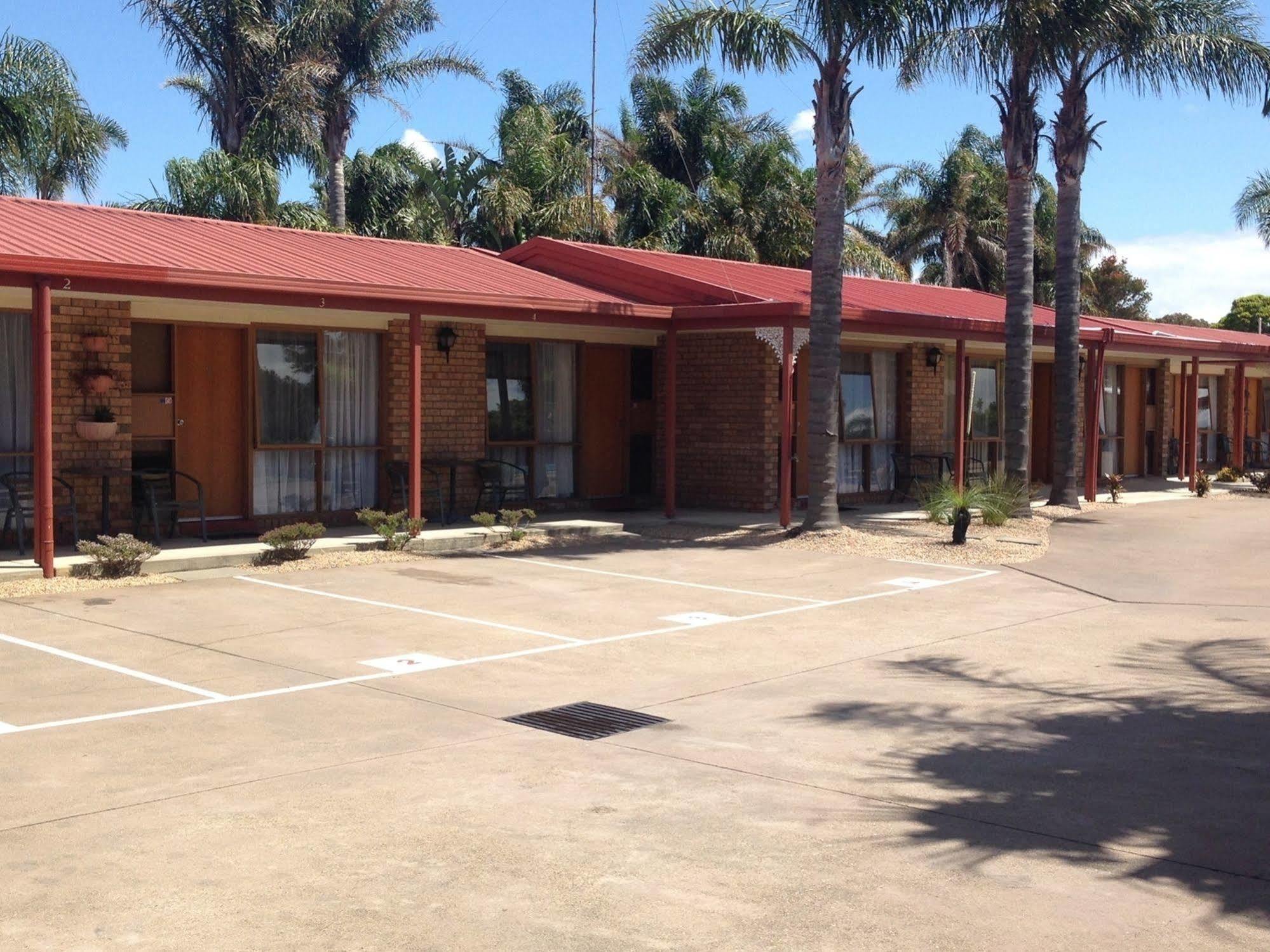 לייקס אינטרנס Cunningham Shore Motel מראה חיצוני תמונה